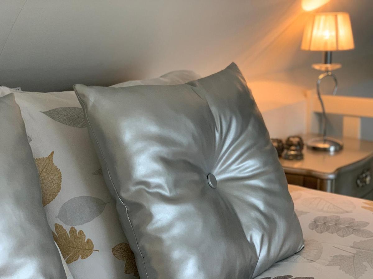 Bed & Breakfast Heitse Heythuysen Bagian luar foto
